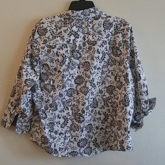 NWOT Black and white with beige button-down blouse - Picture 4 of 9